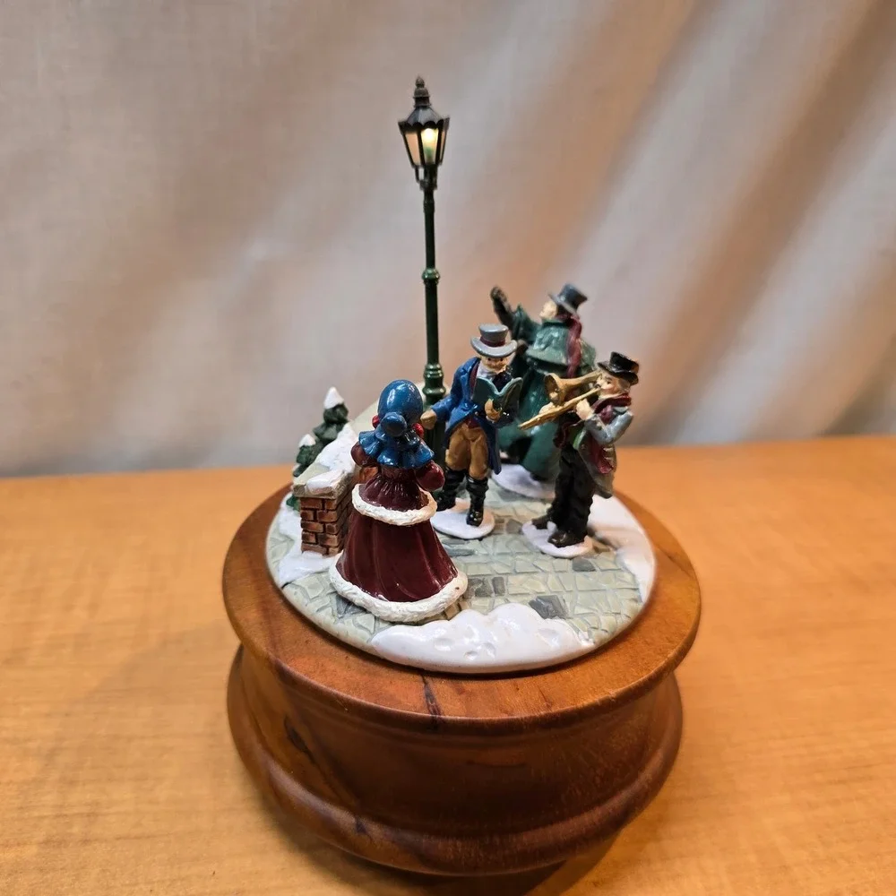 Department 56 Heritage Village Lighted Music Box 